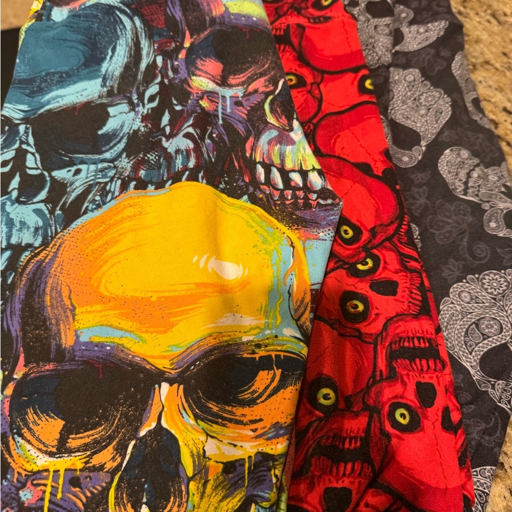 LuLaRoe Multicolor Skull Leggings